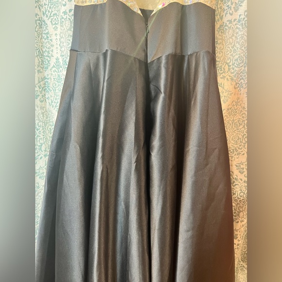 Black and Silver Jeweled Gown w pockets - Picture 10 of 12